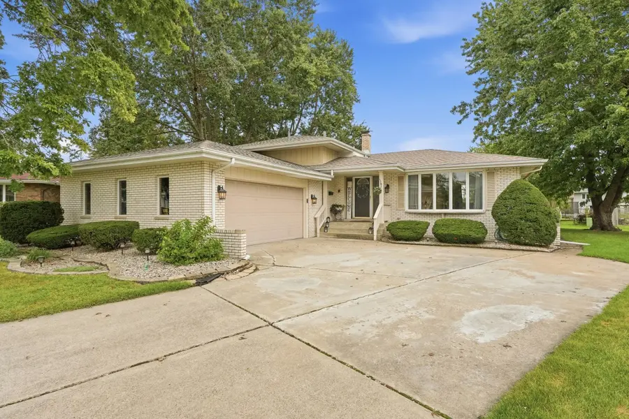 526 Cedar CT, Munster, IN 46321