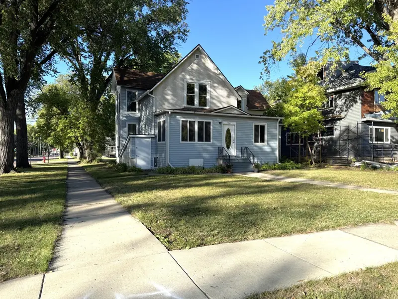 1021 4th AVE S, Fargo, ND 58103