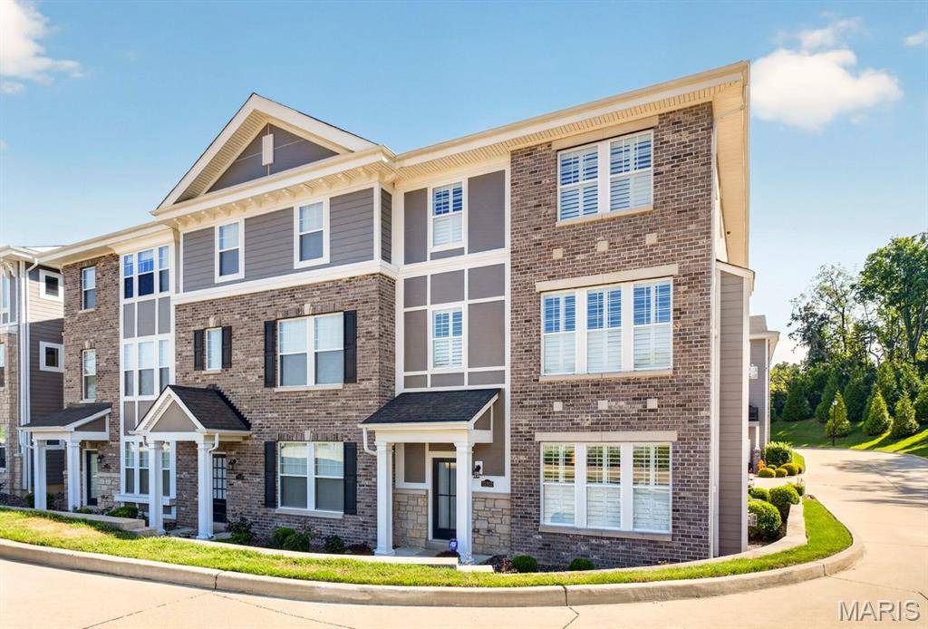 11201 Talamore CIR #1, Frontenac, MO 63131