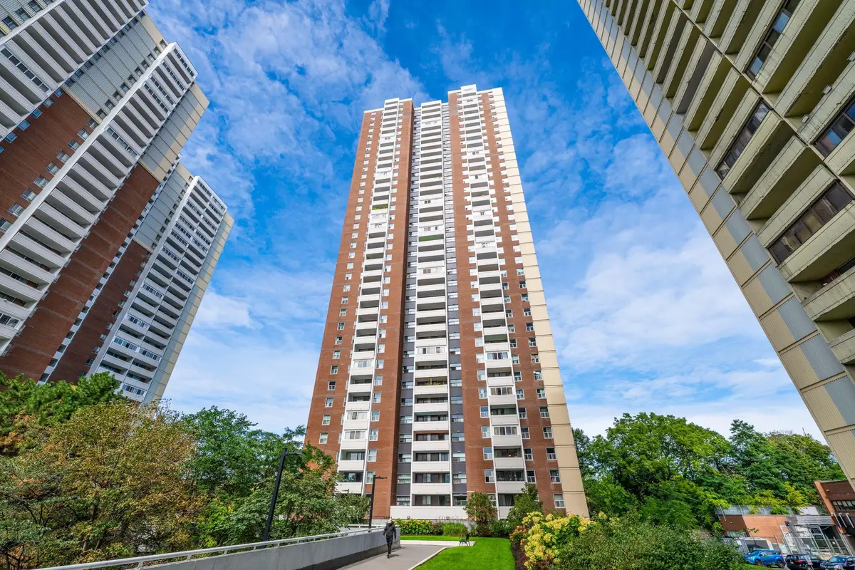3 Massey SQ #1903, Toronto E03, ON M4C 5L5