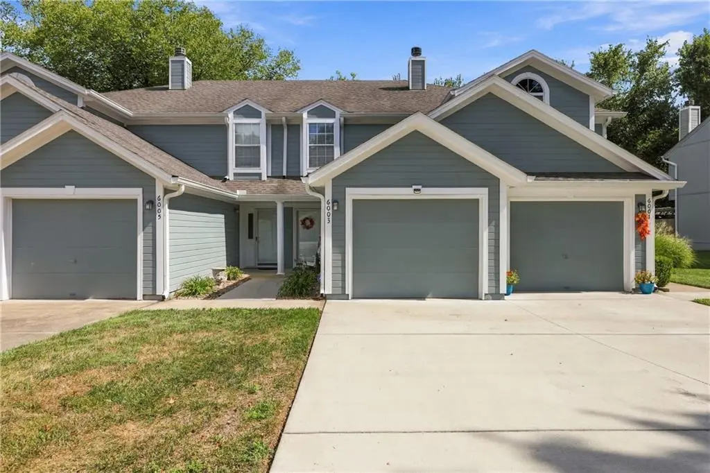 6003 NE Moonstone DR, Lee's Summit, MO 64064