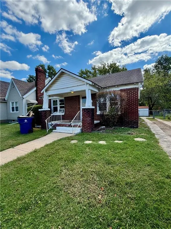 1203 W 5th ST, Coffeyville, KS 67337