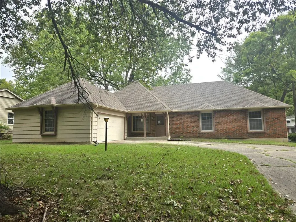 12905 Manchester AVE, Grandview, MO 64030