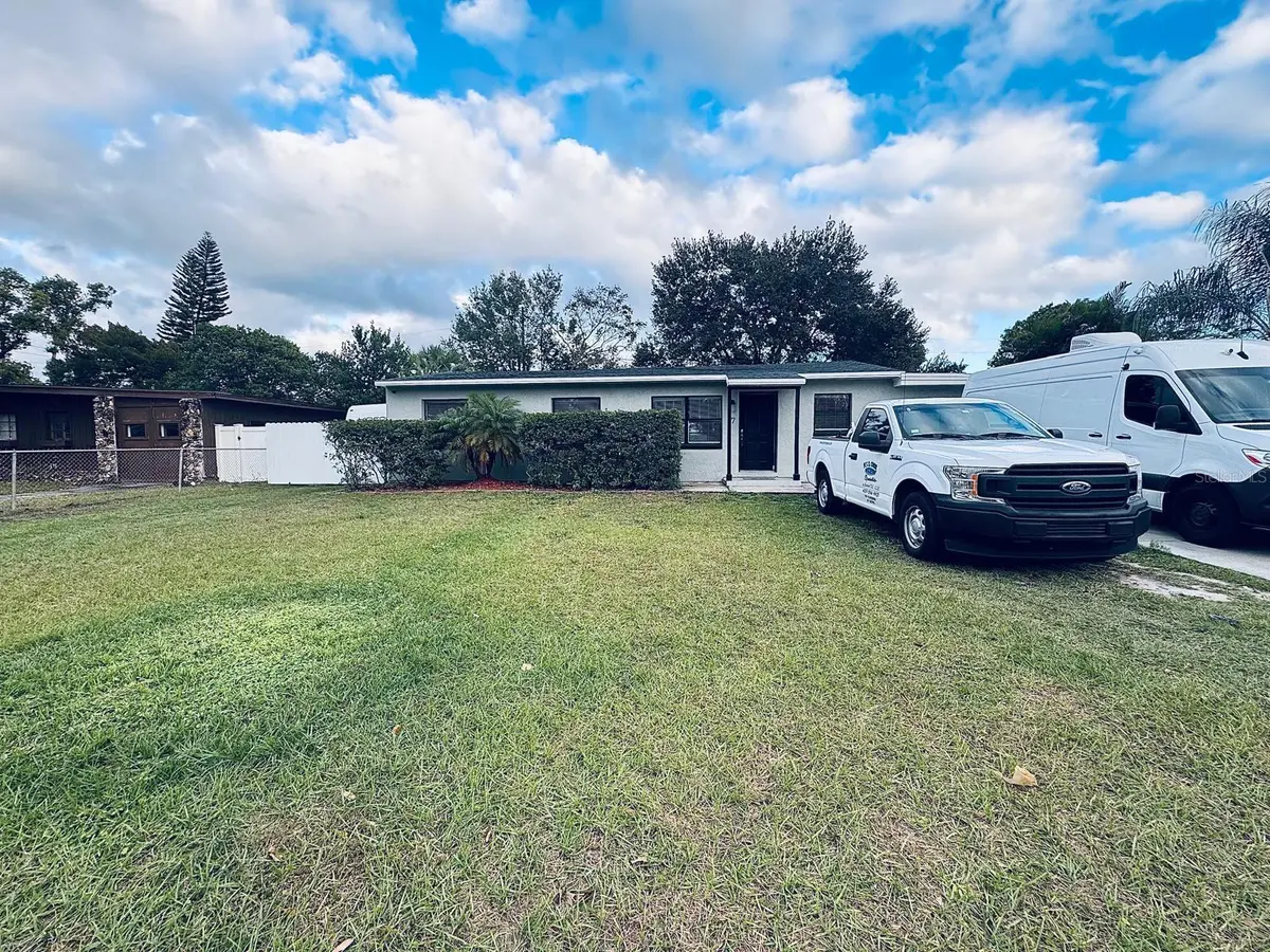 17 S SOLANDRA DR, Orlando, FL 32807