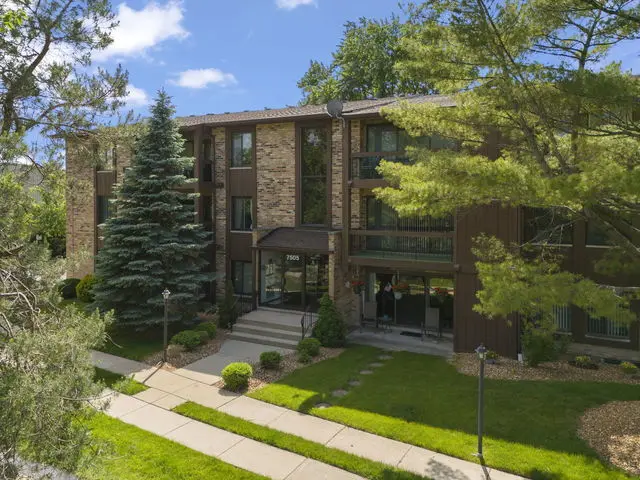 7505 175th ST #124, Tinley Park, IL 60477