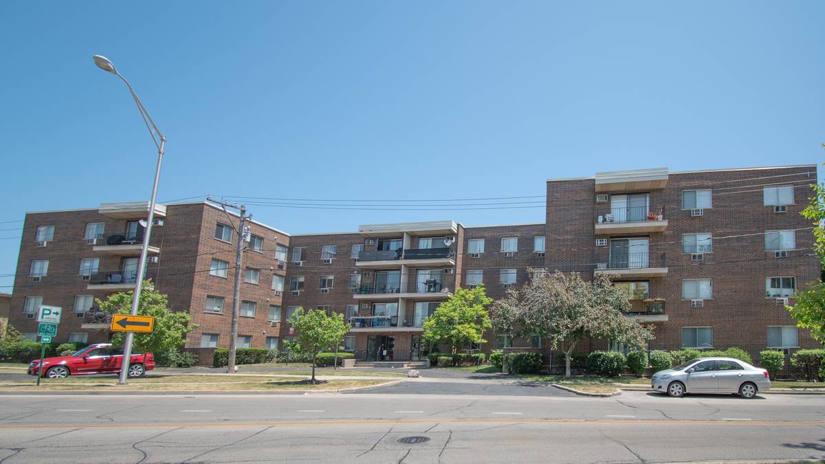 9445 Kenton AVE #406, Skokie, IL 60076
