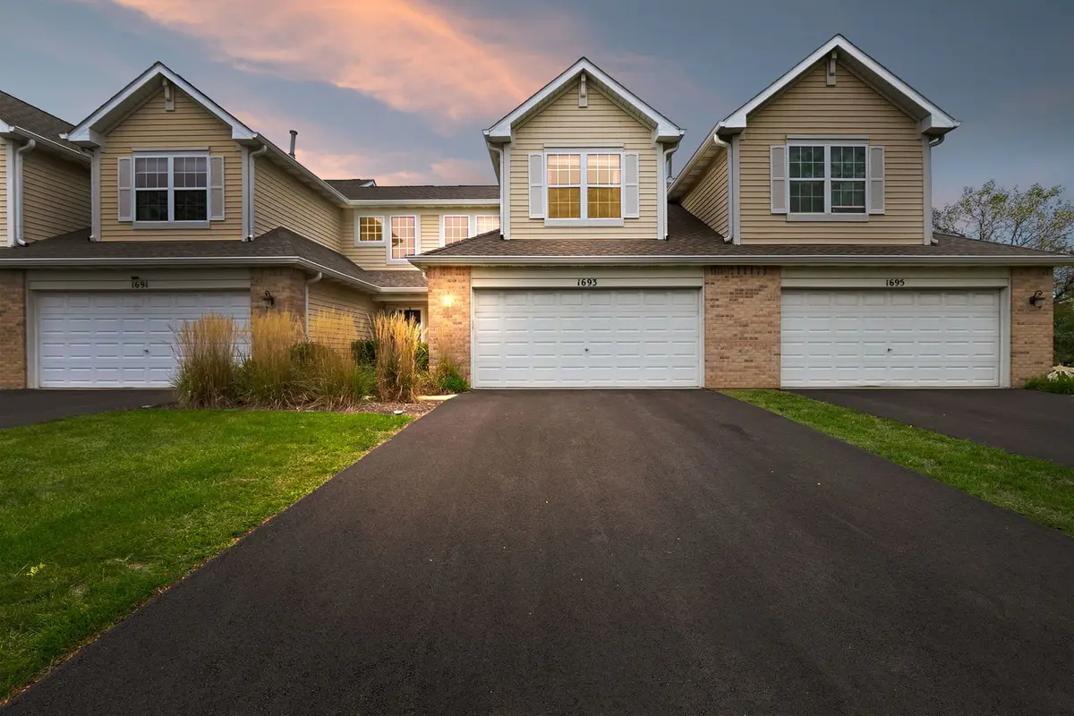 1693 S Candlestick WAY #1693, Waukegan, IL 60085