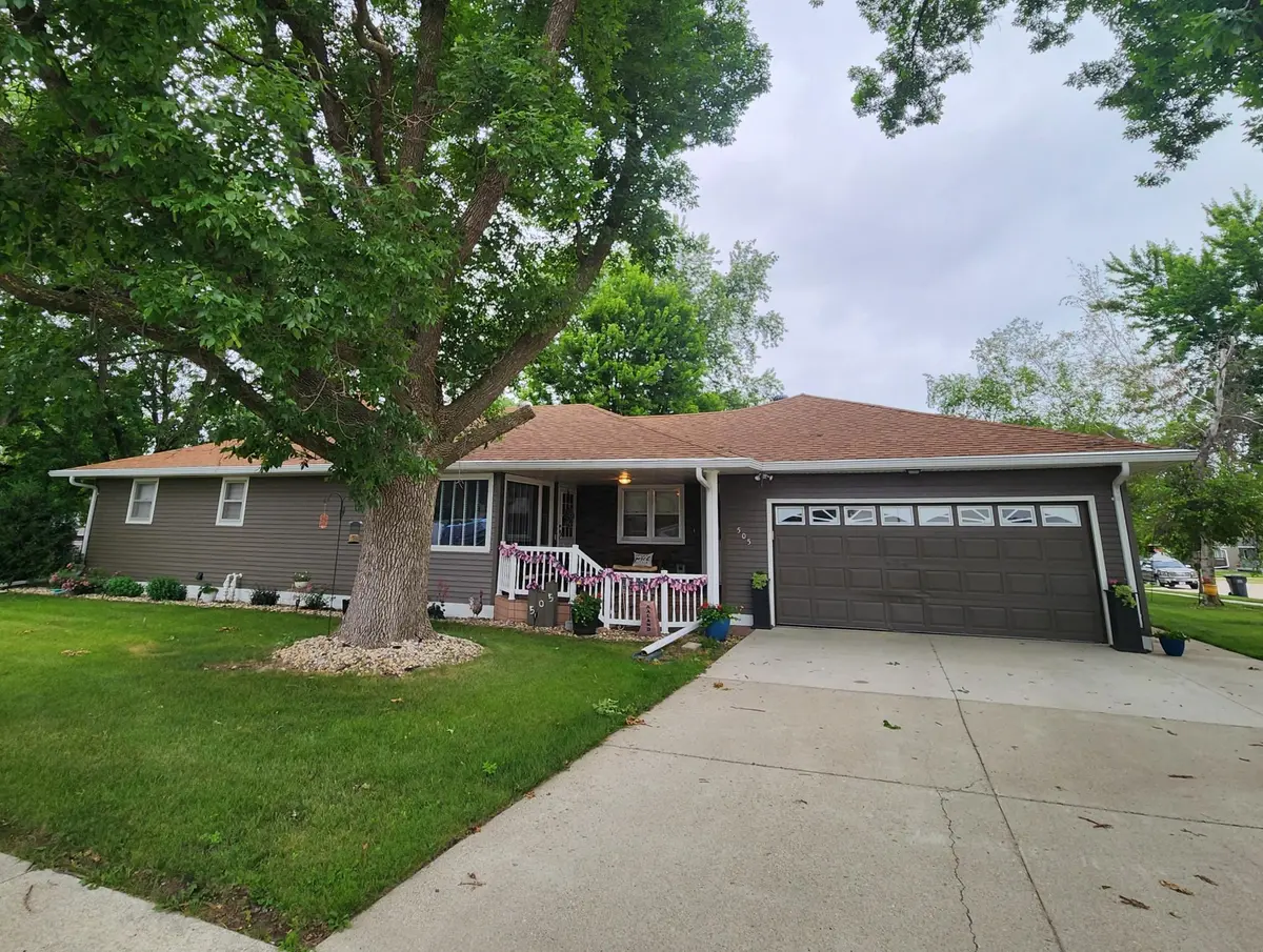 505 9th ST SW, Pipestone, MN 56164