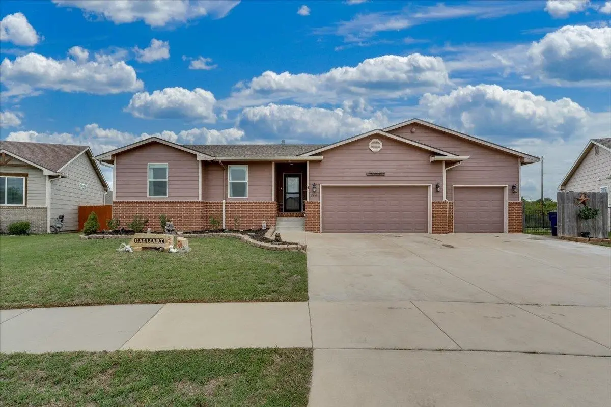 744 N Wakefield, Valley Center, KS 67147