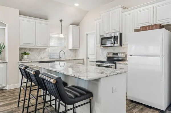609 Fox View Drive, Fort Worth, TX 76131
