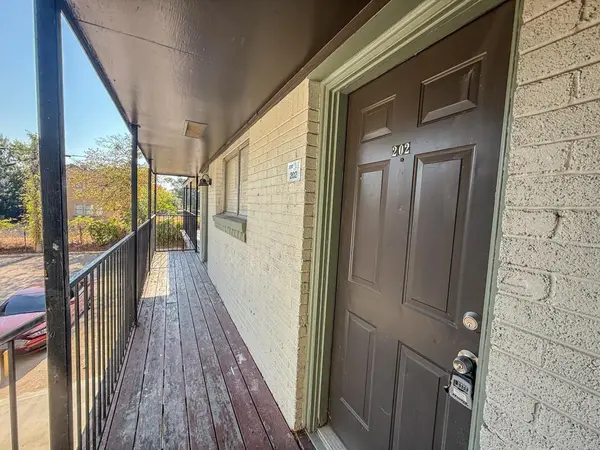 808 Blaylock Drive #202, Dallas, TX 75203