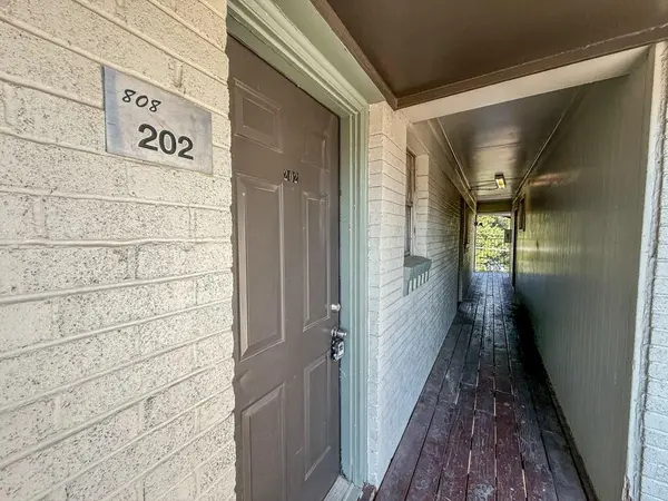 808 Blaylock Drive #202, Dallas, TX 75203