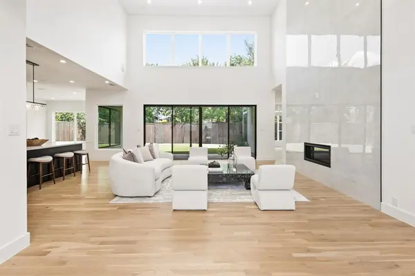 9816 Mixon Drive, Dallas, TX 75220