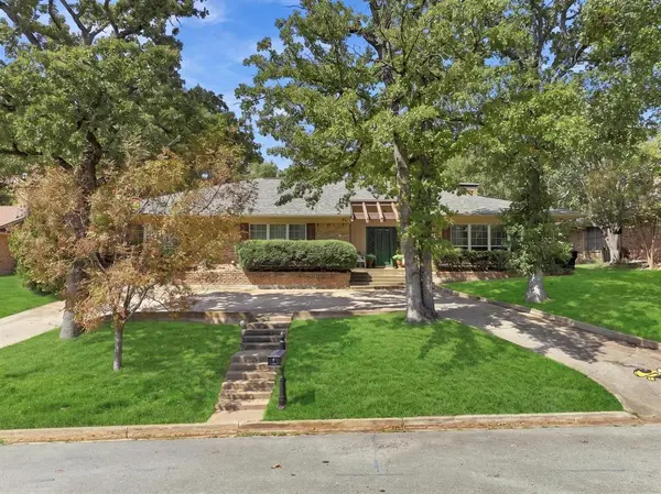 609 Ambassador Street, Denison, TX 75020