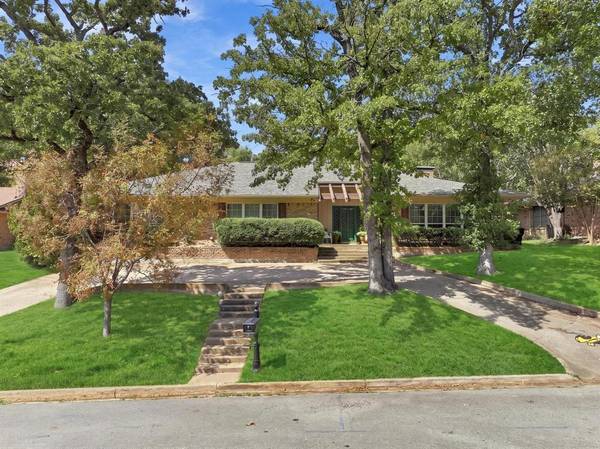 609 Ambassador Street, Denison, TX 75020