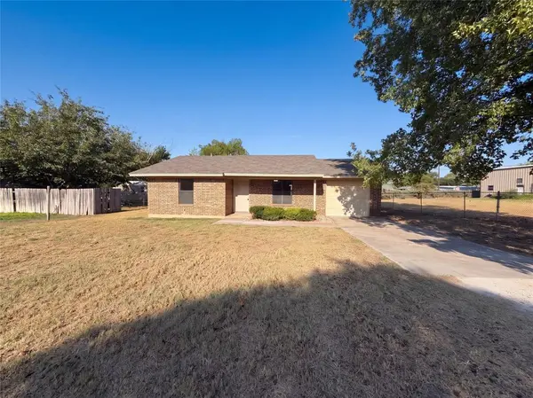 711 Vickie Drive, Azle, TX 76020