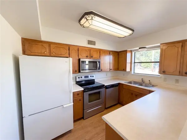 711 Vickie Drive, Azle, TX 76020