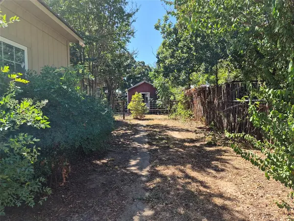 408 E Housley Street, Strawn, TX 76475