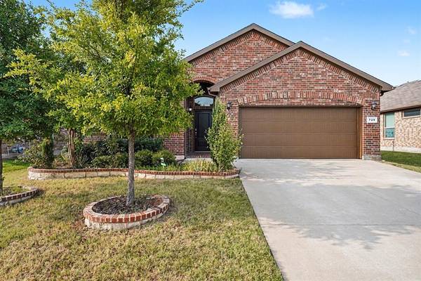 729 Rebecca Lane, Saginaw, TX 76131