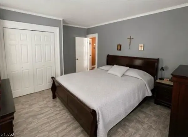 22 E High St, Bound Brook Boro, NJ 08805
