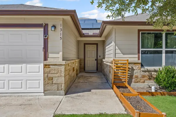 1315 Lantana CT, Gonzales, TX 78629