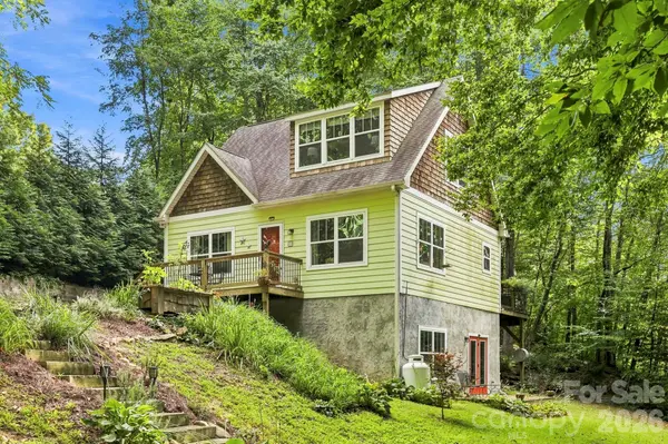 11 Old Patton Hill RD, Swannanoa, NC 28778
