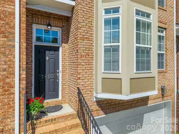 7810 Springs Village LN, Charlotte, NC 28226