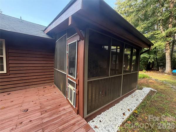 411 Cabin Cove LN, Moravian Falls, NC 28654