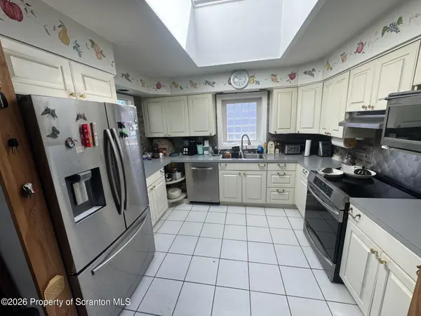 303 1/2 Tulip CIR, Clarks Summit, PA 18411