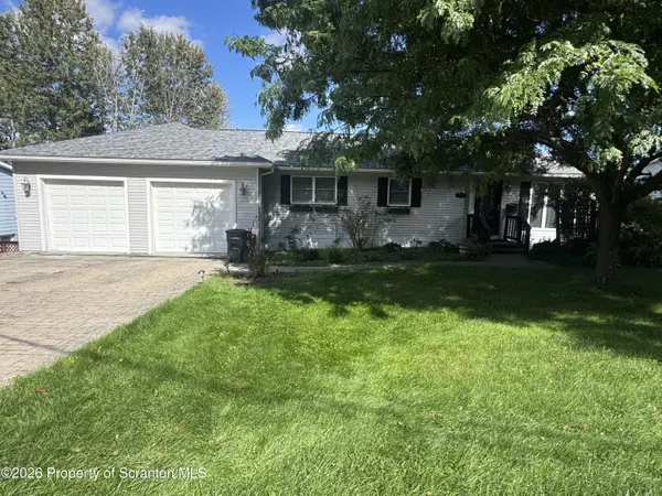 303 1/2 Tulip CIR, Clarks Summit, PA 18411