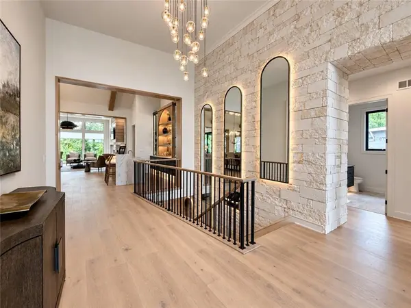 13721 Guilford RD, Leawood, KS 66224