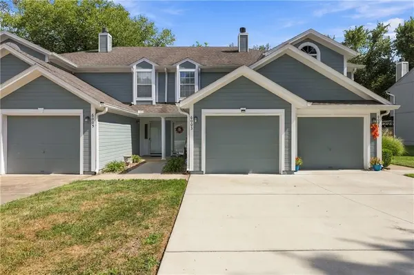 6003 NE Moonstone DR, Lee's Summit, MO 64064
