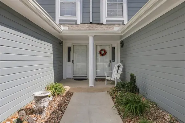 6003 NE Moonstone DR, Lee's Summit, MO 64064