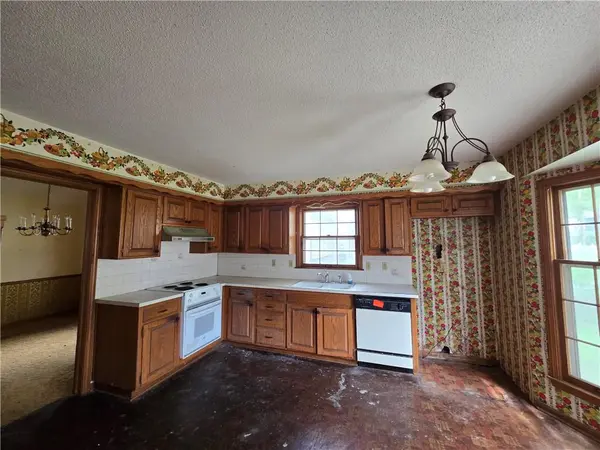 12905 Manchester AVE, Grandview, MO 64030