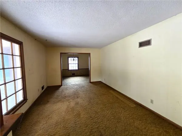 12905 Manchester AVE, Grandview, MO 64030