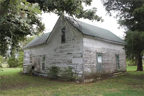 747 S 20th ST, Mccune, KS 66753