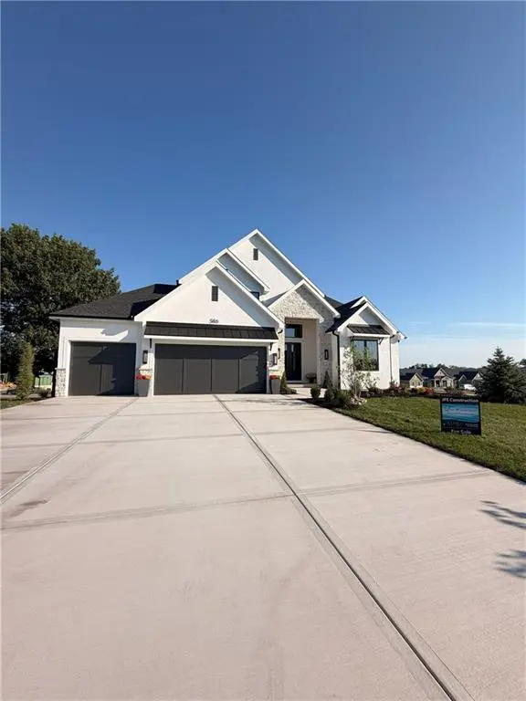 586 South Shore DR, Lake Winnebago, MO 64034