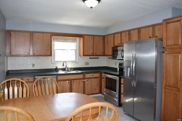 670 S Burkhardt RD, Evansville, IN 47715