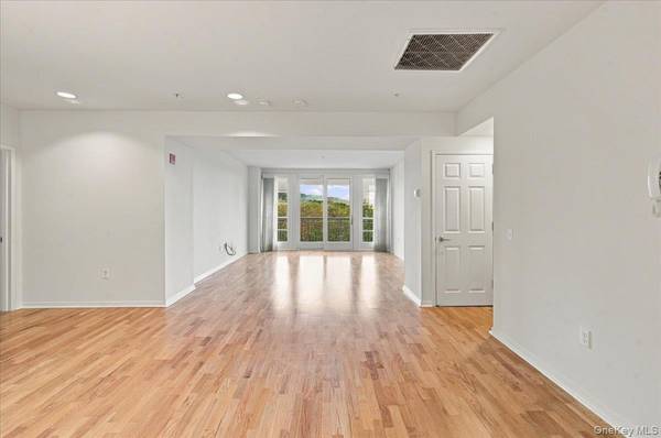 100 Harbor View DR #651, Port Washington, NY 11050
