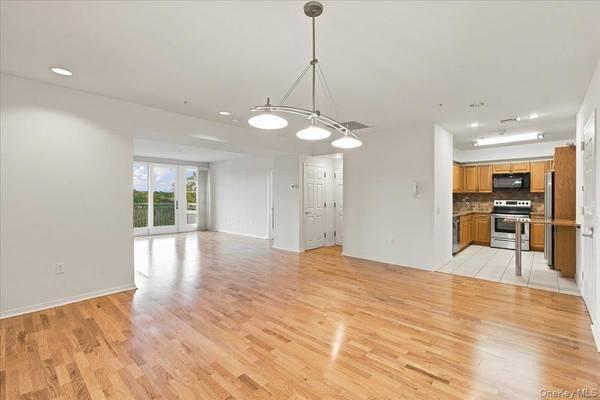 100 Harbor View DR #651, Port Washington, NY 11050