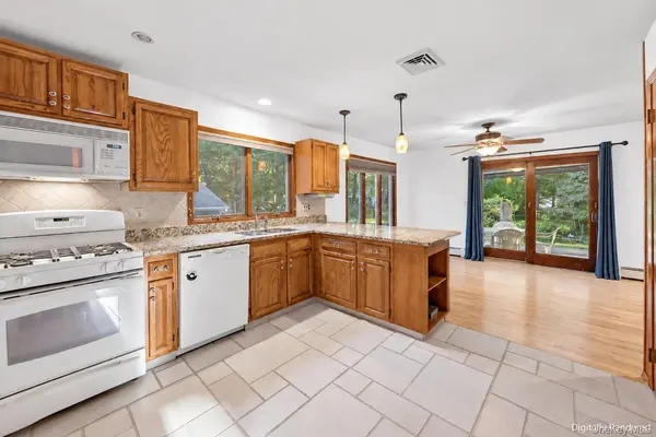287 Peconic Terrace, Calverton, NY 11933