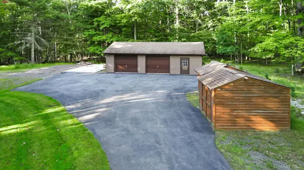 22 Lacatena RD, Pine Bush, NY 12566