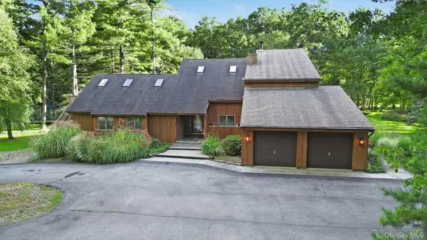 22 Lacatena RD, Pine Bush, NY 12566