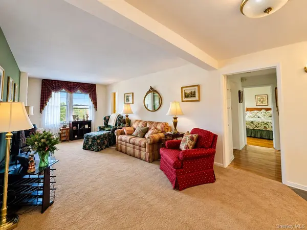 60-11 Broadway #6U, Woodside, NY 11377