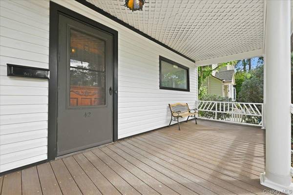 42 Chestnut ST, Glen Cove, NY 11542