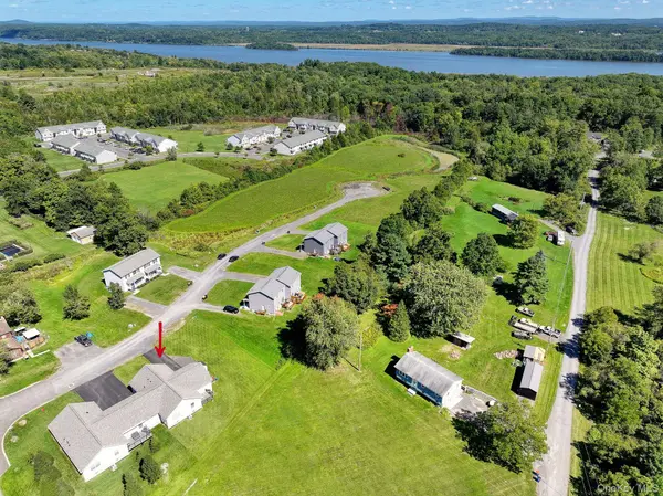 8 Quincy Stowell CT, Saugerties, NY 12477