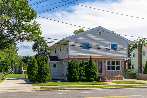 1647 Straight PATH, Lindenhurst, NY 11757
