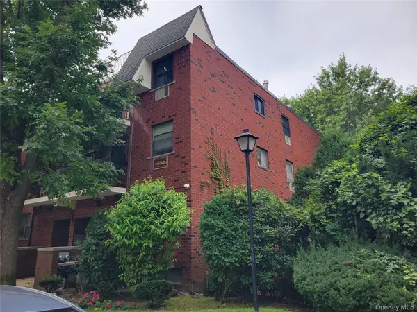 71-24 Sutton PL #3FL., Fresh Meadows, NY 11365