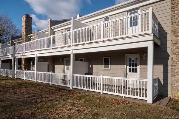 184 Hallock RD #4F1, Lake Grove, NY 11755