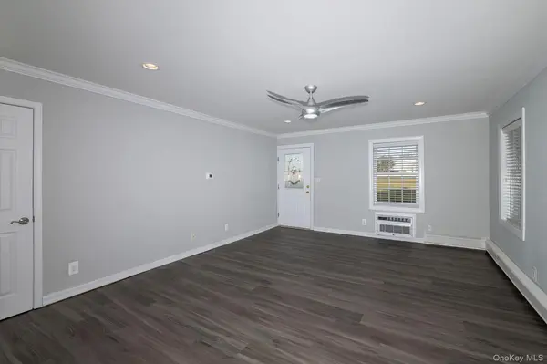 184 Hallock RD #6F1, Lake Grove, NY 11755